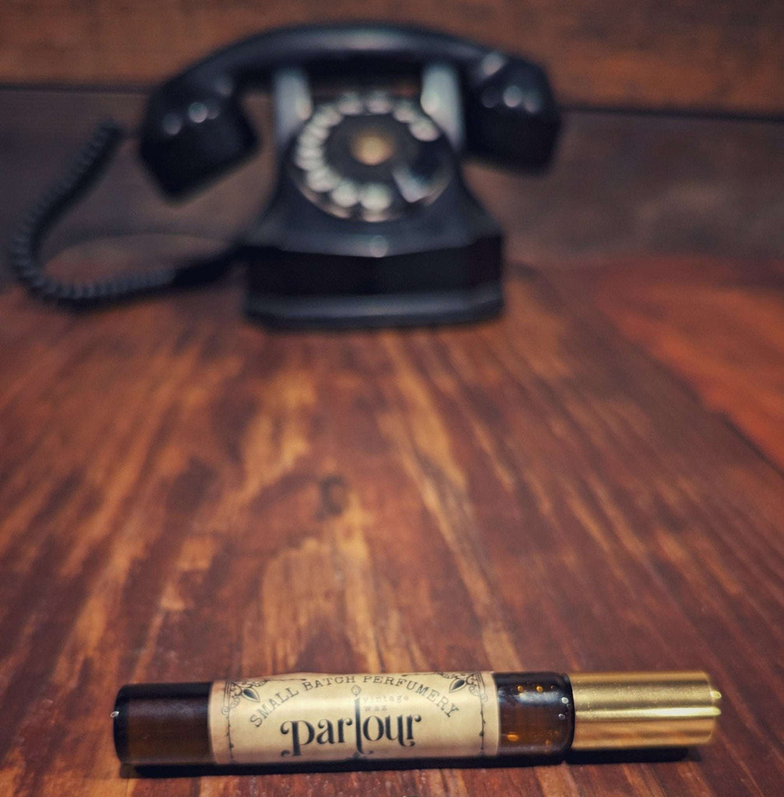 Perfume Oil vs Spray: Which Lasts Longer? (Complete Guide) - Vintage Parlour