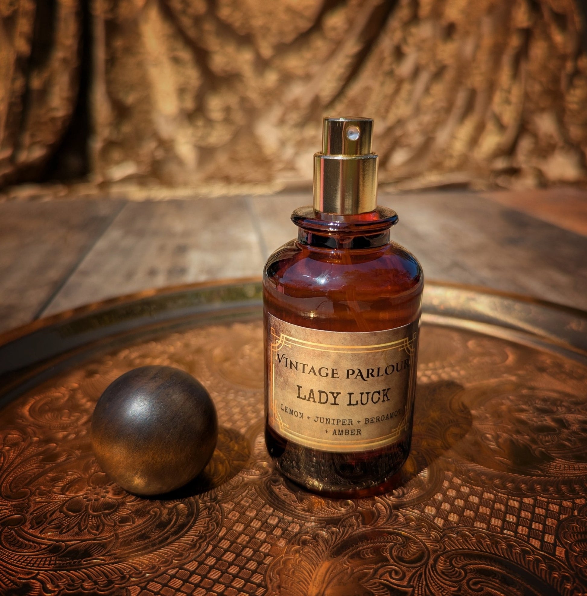 •	vintage perfume bottle 
•	luxury old hollywood fragrance 
•	vanilla signature perfume 
•	floral vintage perfume 
•	smoky niche fragrance
